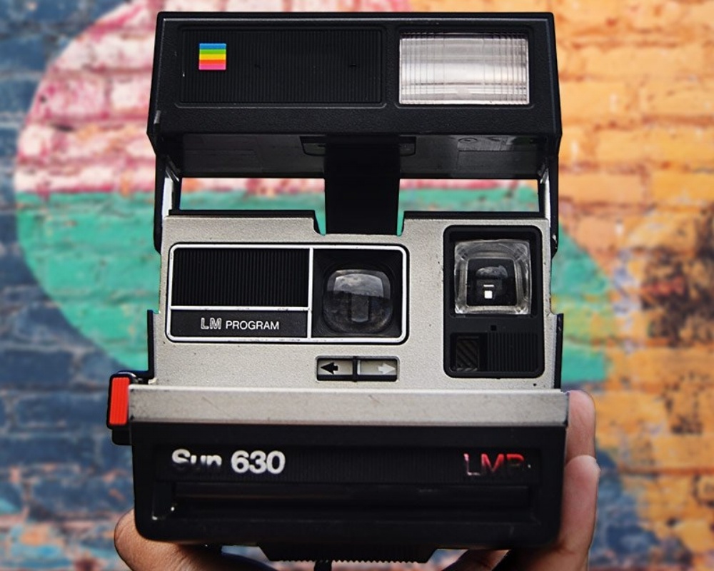 Poloroid-Camera-705920-edited.jpg