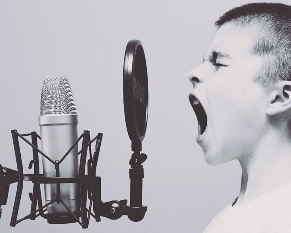 Screaming_Into_Microphone-281319-edited.jpg Screaming_Into_Microphone-281319-edited.jpg